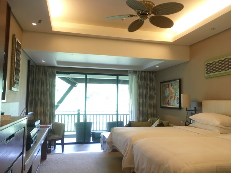 天井のファンが南国ムードを演出してくれて、すごく快適なお部屋でした。