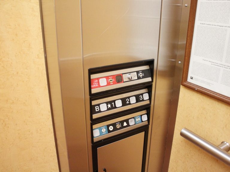 エレベーターボタン1