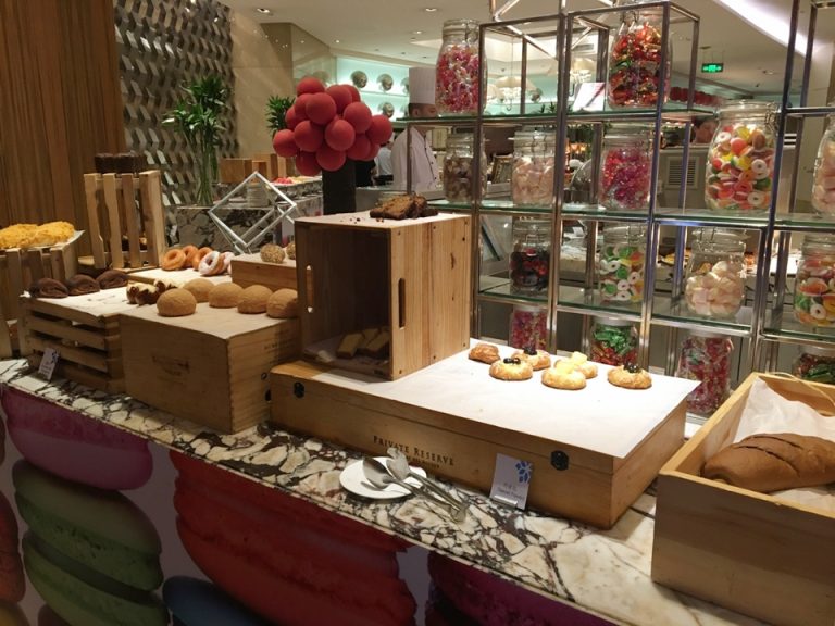 ドーナツ、ケーキ、デニッシュ