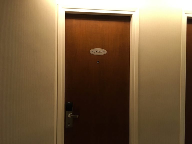 客室外ドア