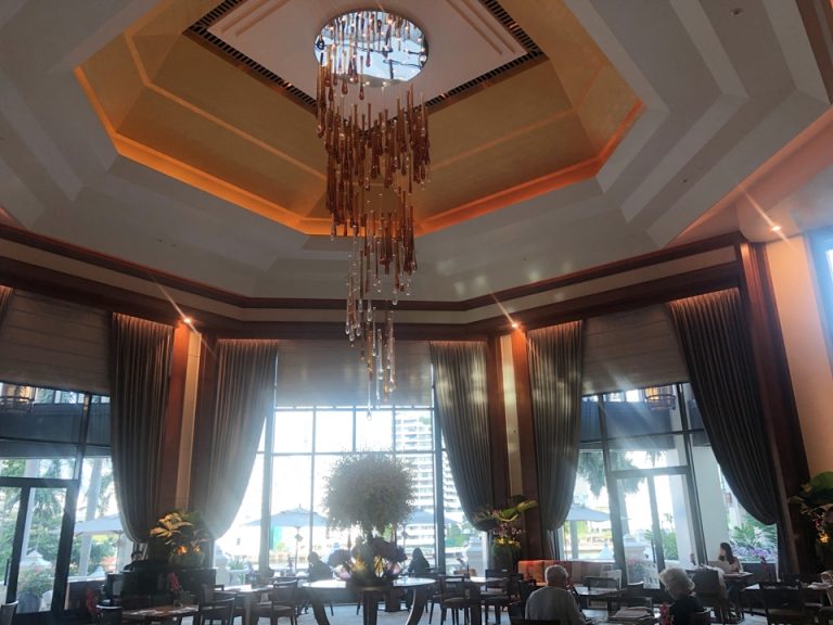 ロビーラウンジ『ザ・ロビー』