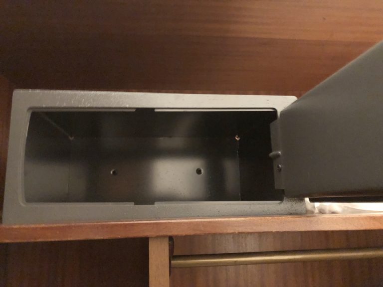 セーフティボックス(開けた状態)