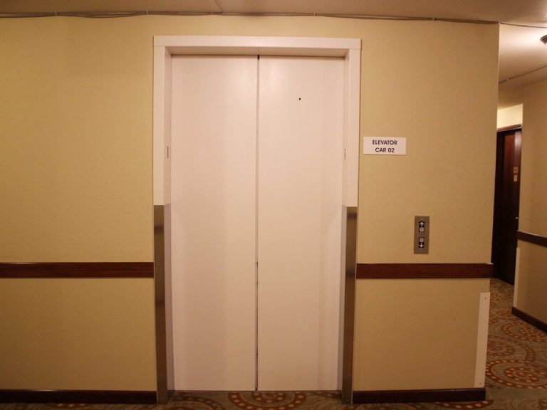 エレベーター客室階2