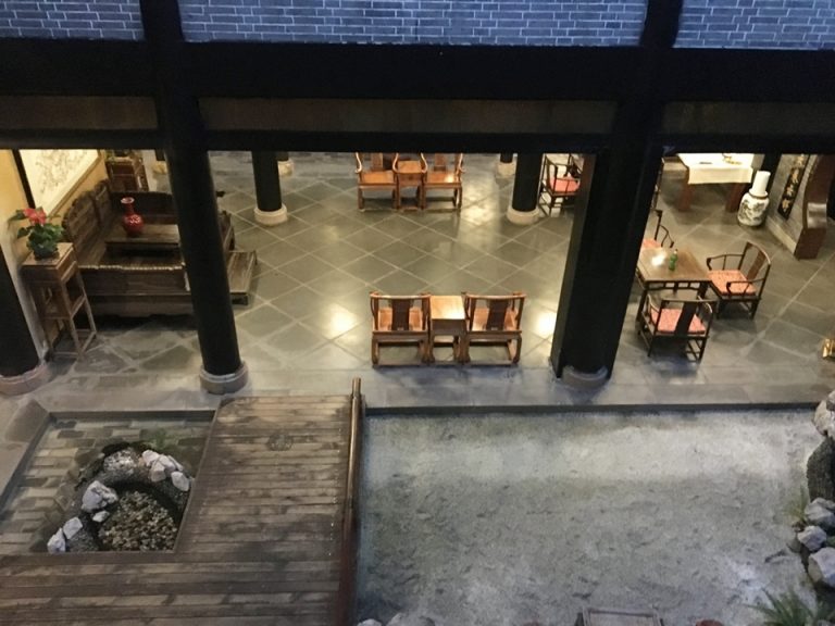 2階から見たロビー