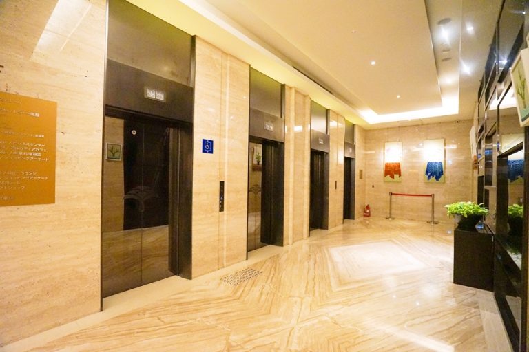 エレベーターホール(フロント階)