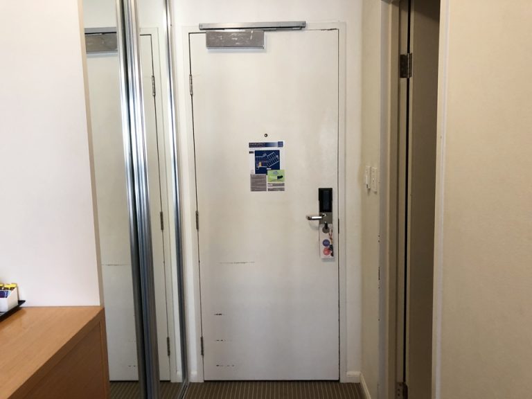 客室内観入口ドア