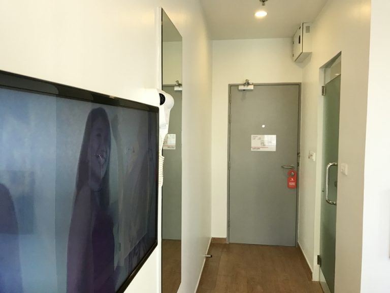 入り口に向かって2