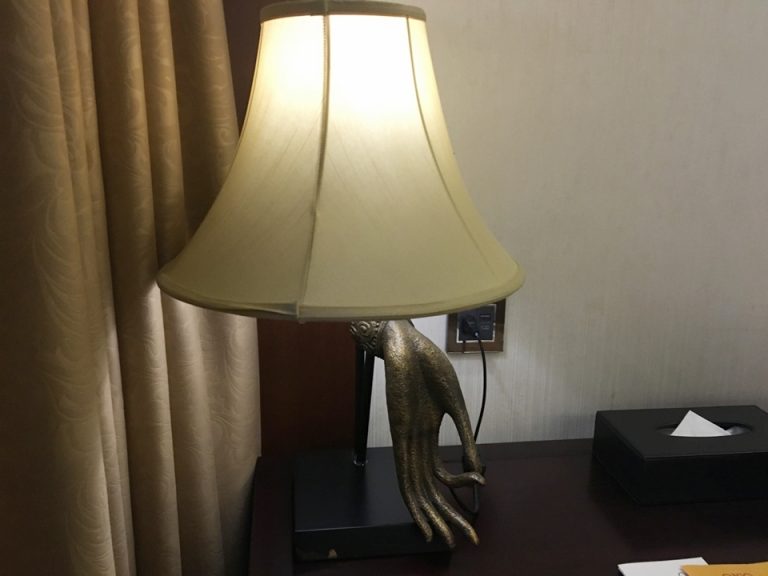 個性的なデスクランプ