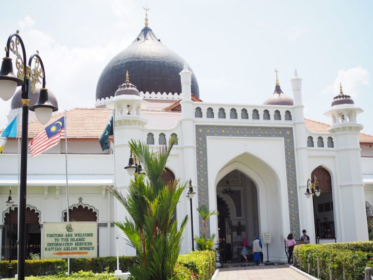 カピタン・クリン・モスク インド人のイスラム教徒によって建てられたモスク
