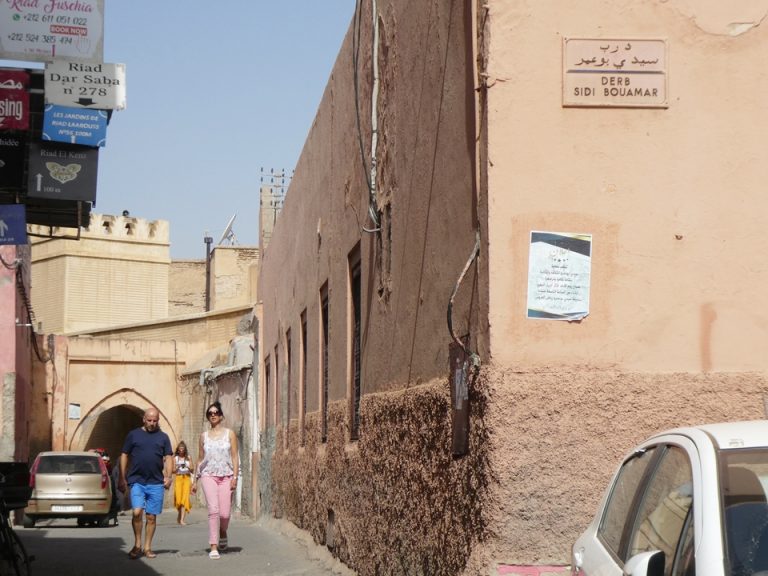 ホテル周辺の街の様子