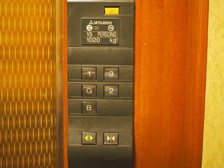 エレベーター階数ボタン