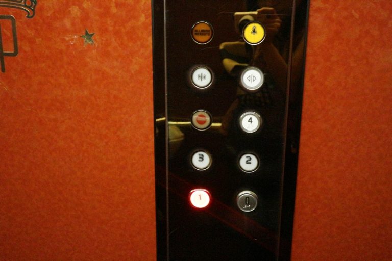 エレベーター階数ボタン