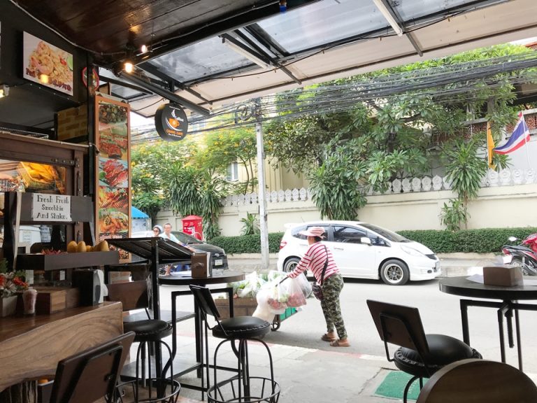 ロイクロ通りのバー