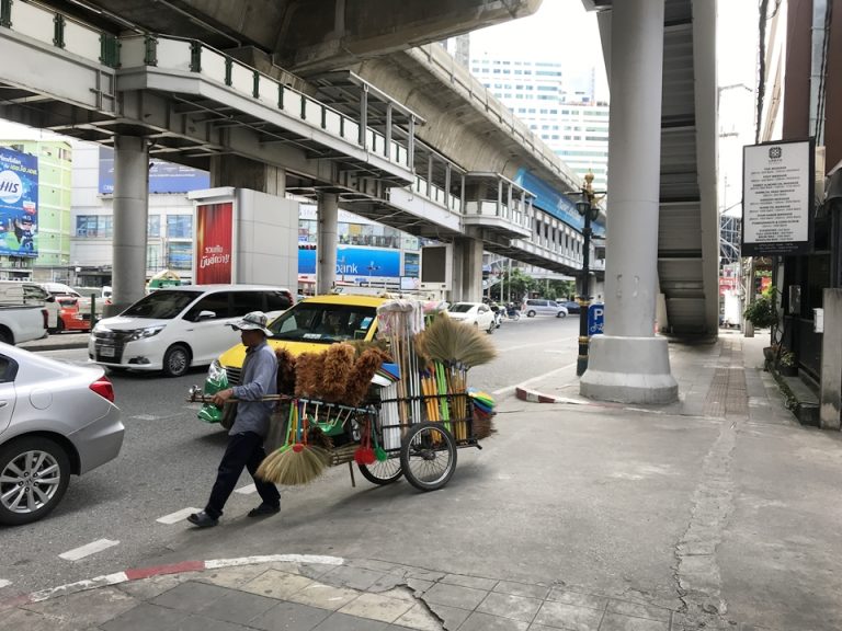 最寄り駅周辺2