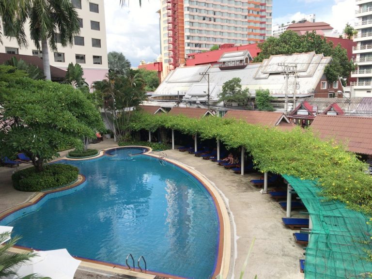 2階 プールから1階プール3