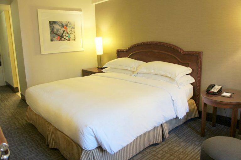 ベッド・窓方向から