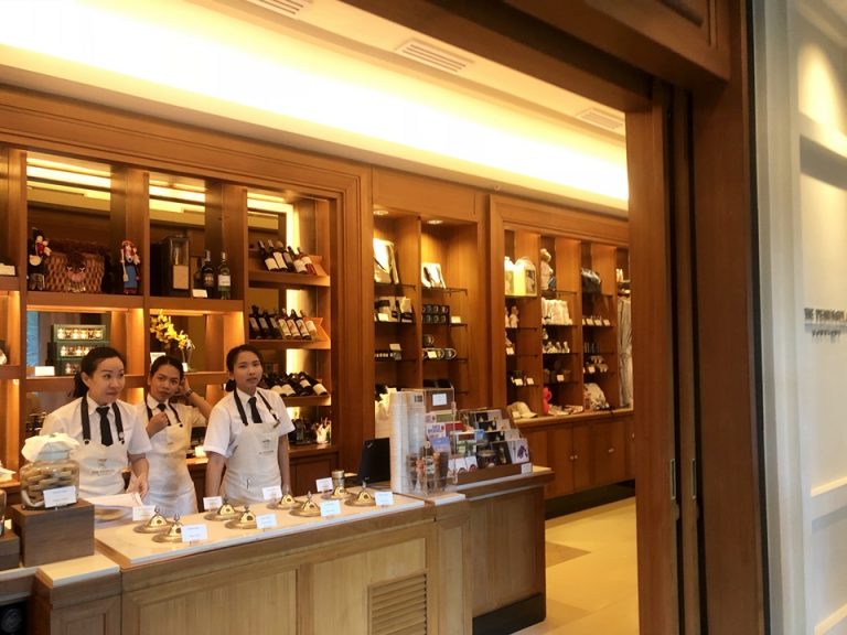 『ザ・ペニンシュラ・ブティック』ではペニンシュラオリジナル商品やロゴ入り商品があります