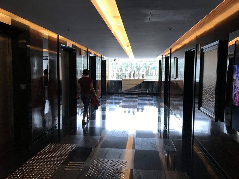 ロビー階エレベーターホール2