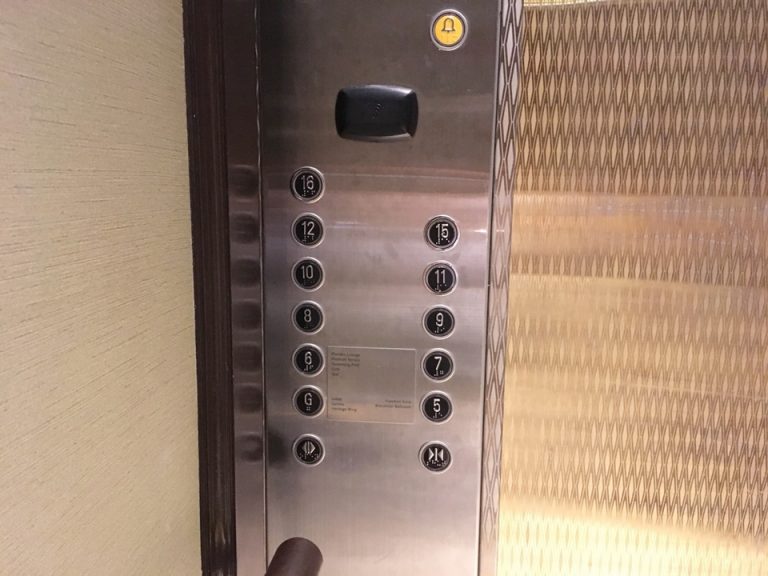 エレベーター階数ボタン(新館)