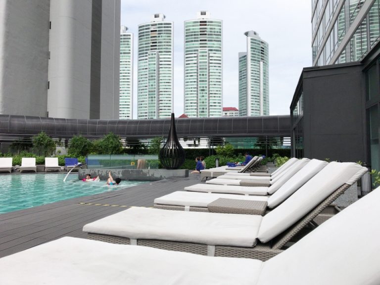 ノースタワーの大きいプール5