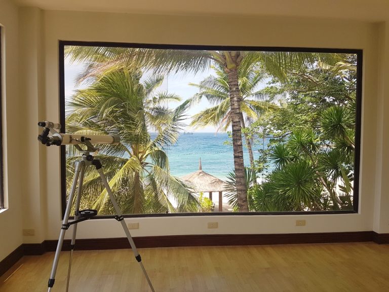 ジム:望遠鏡があり遠くの景色を見渡せる