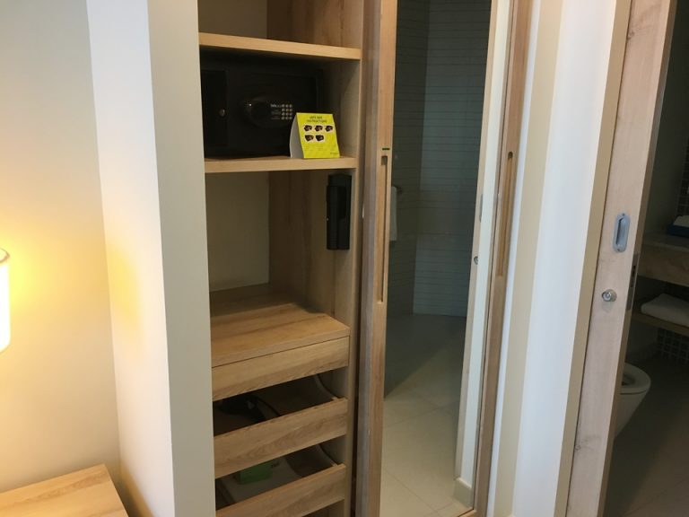 クローゼット(開けた状態)