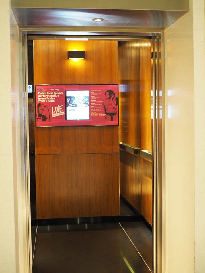 エレベーター内観