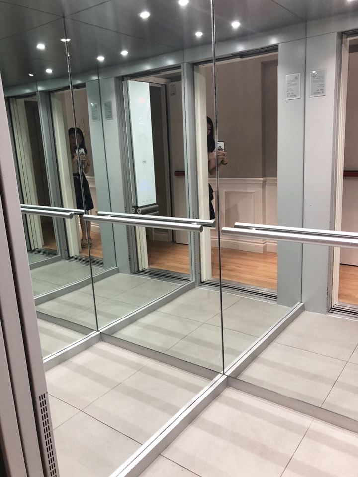 エレベーター内観