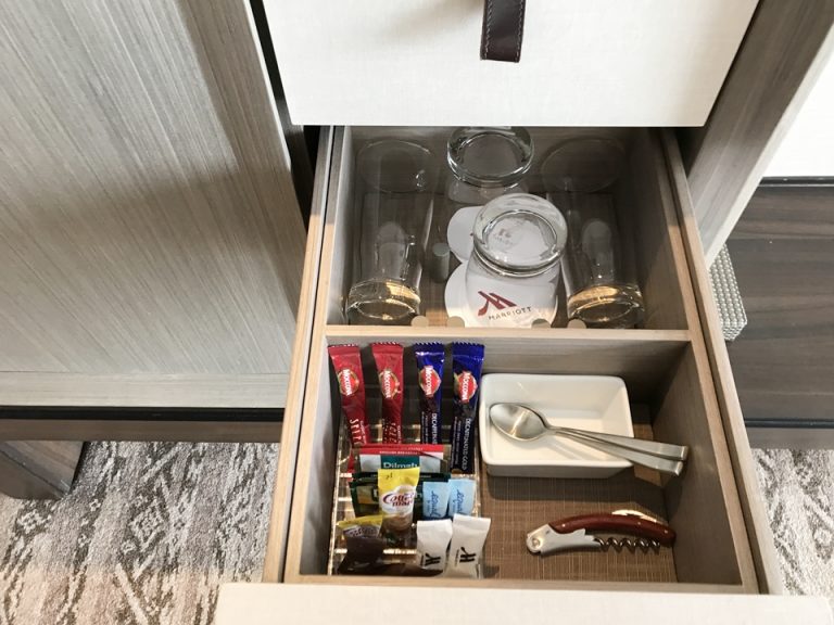 食器とコーヒー3