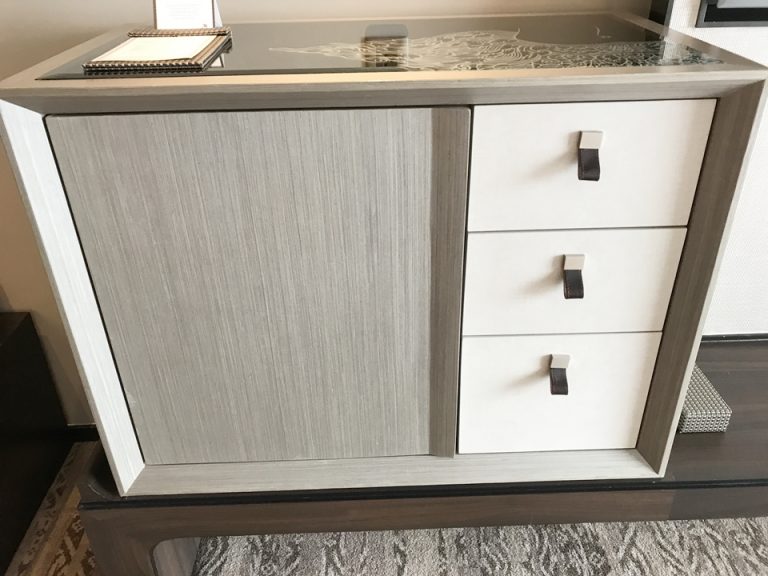 冷蔵庫と食器棚2