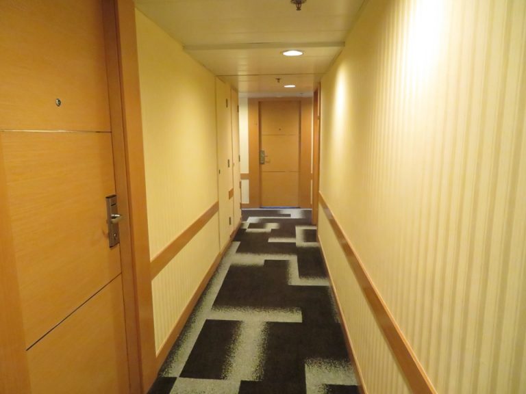 客室への廊下 (1)