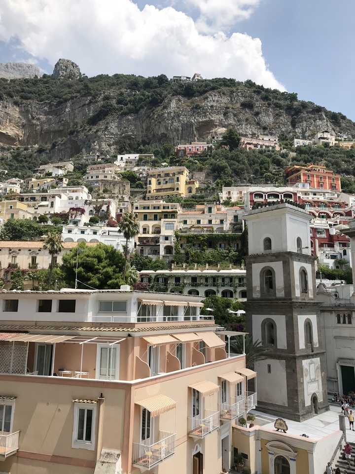 ホテルから徒歩十分圏内