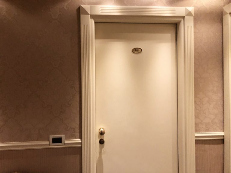 客室入口外観ドア