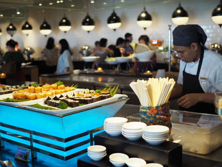 レストランSARKIESの内観 ライブクッキングが基本