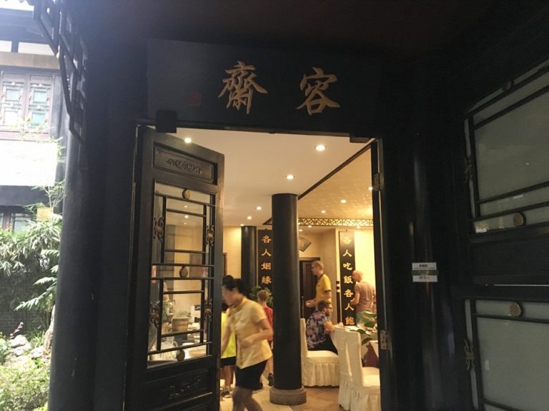 朝食会場の入り口