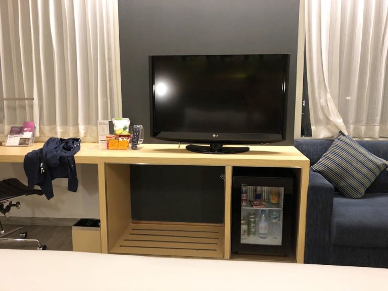 ベッドからテレビ