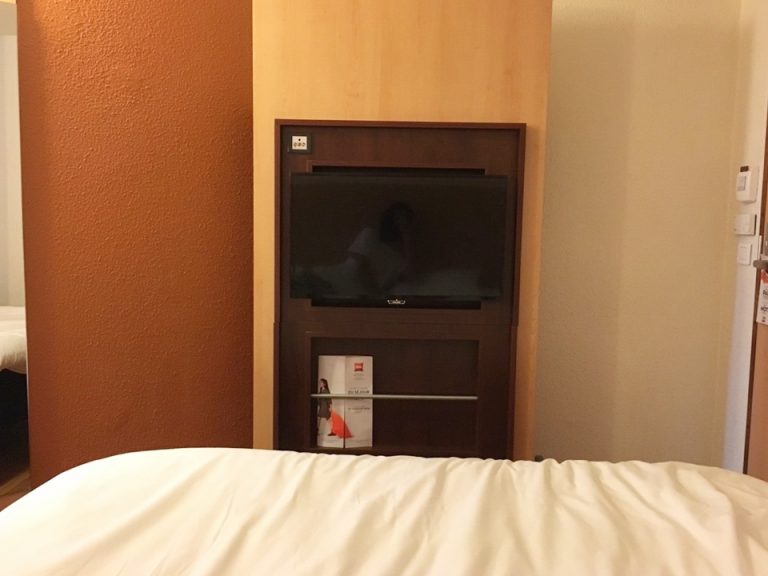 ベッドからテレビ