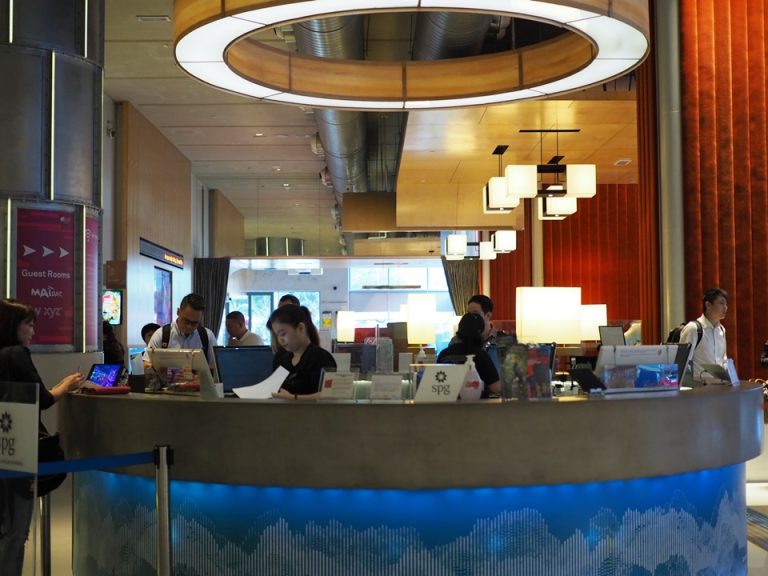 フロントカウンター