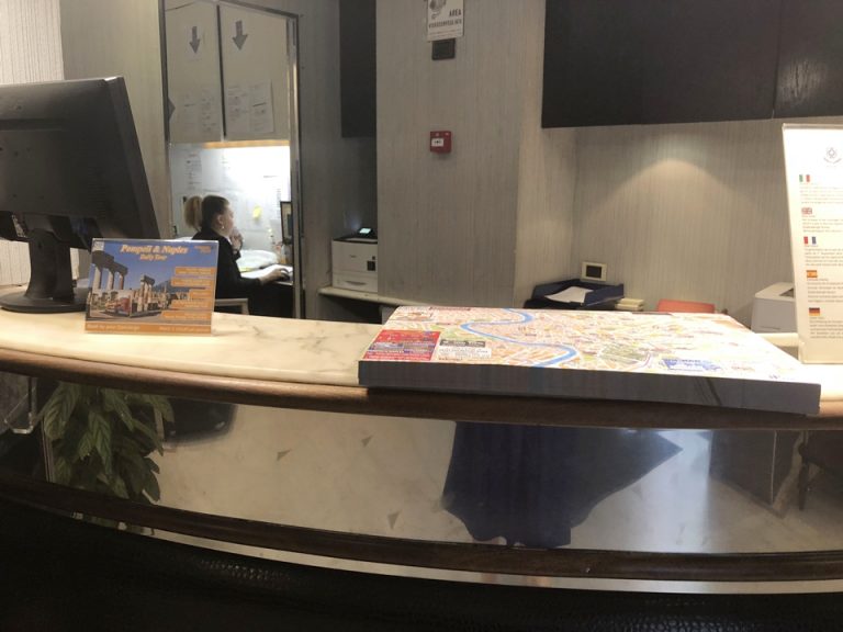 フロントカウンター