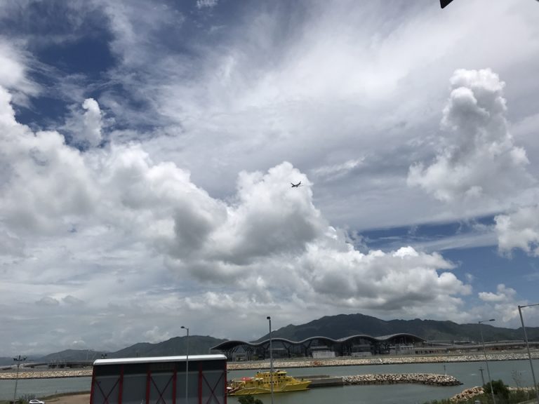 ホテルからアジアワールドまでの渡り廊下から5