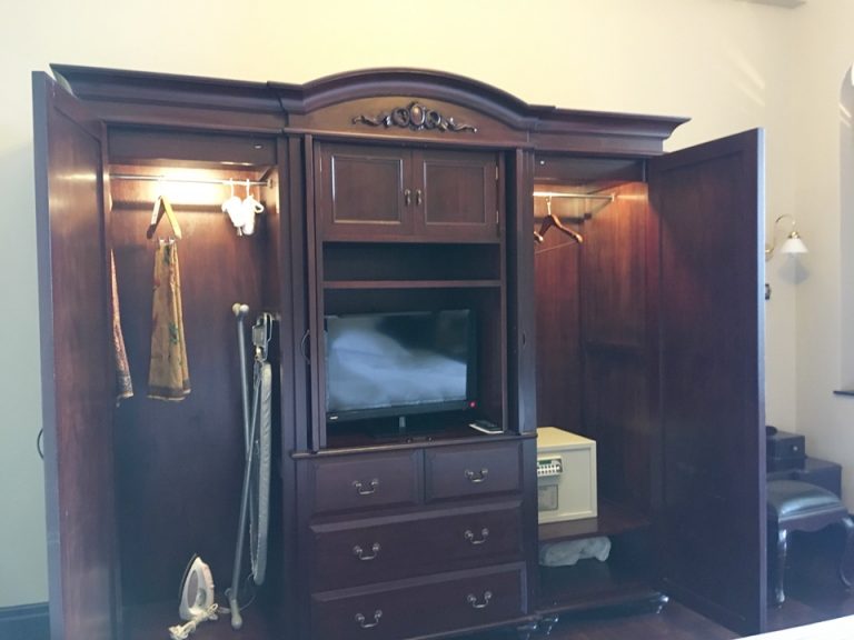 クローゼット外観(開けた状態)