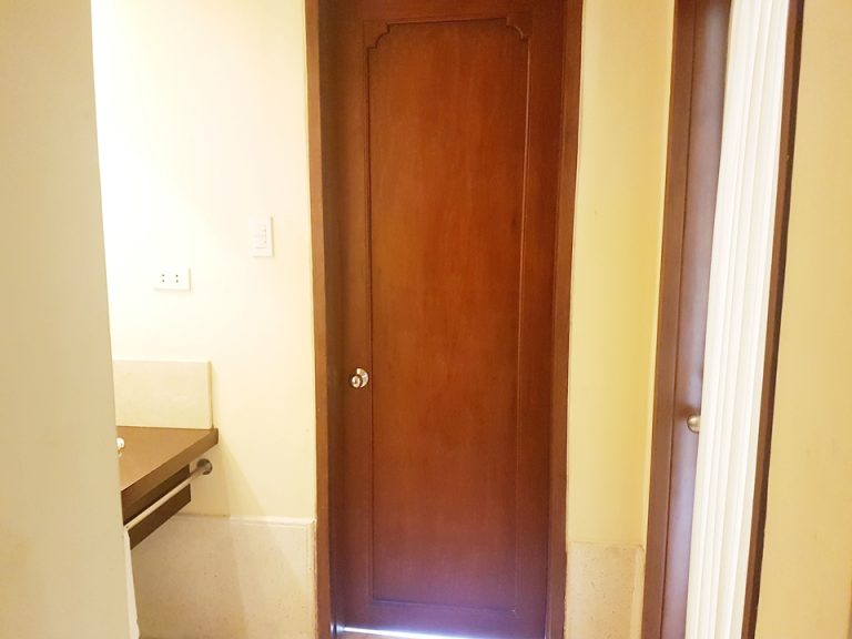 バスルーム:トイレのドア