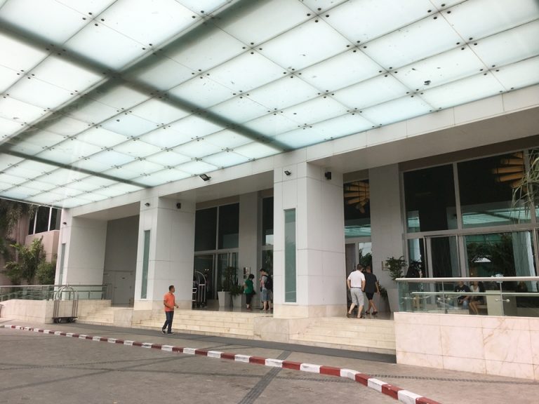 エントランス外観