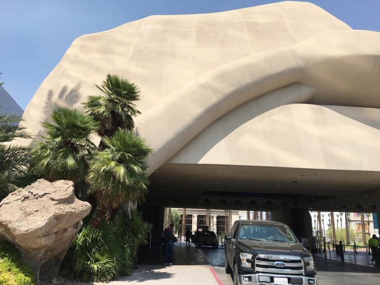 エントランス外観