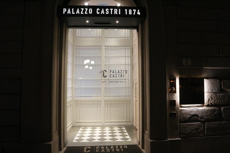 エントランス外観