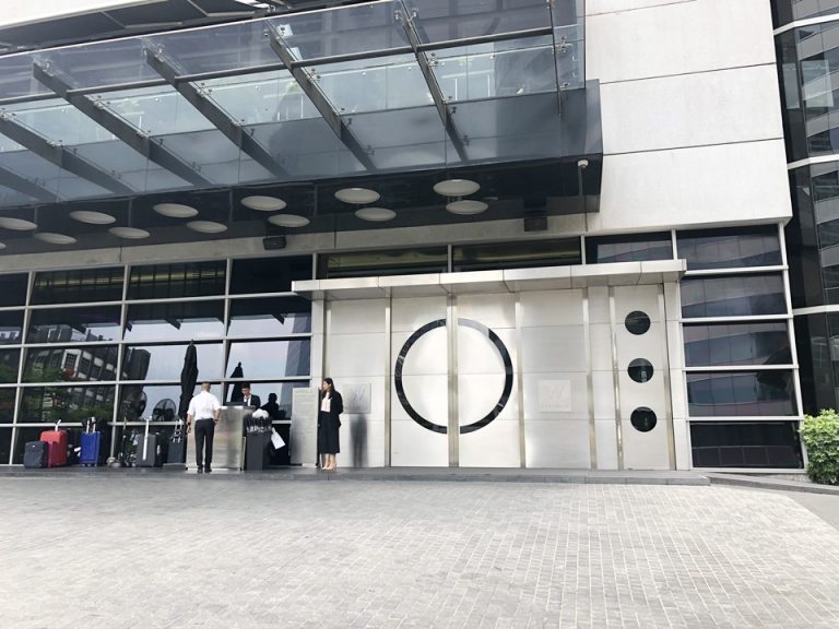 エントランス外観