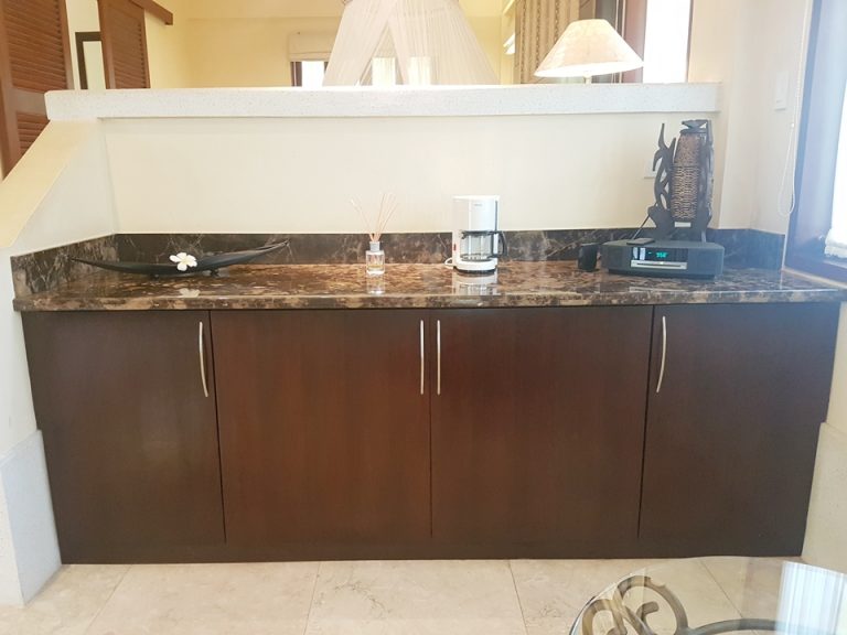 リビング:キャビネット閉じた状態