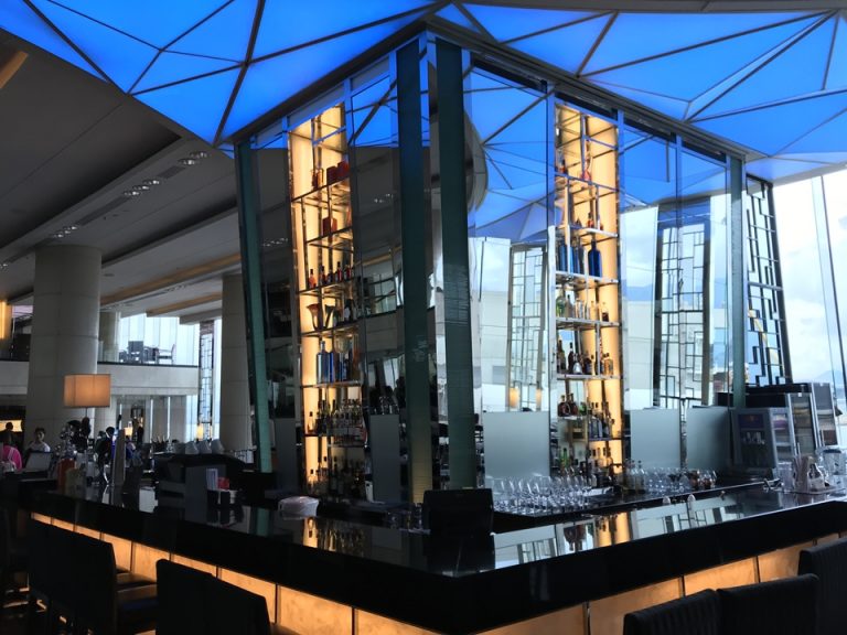 ロビーのバー10