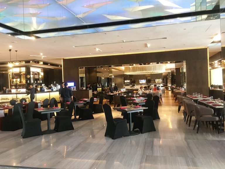 ロビー横レストラン。朝食会場