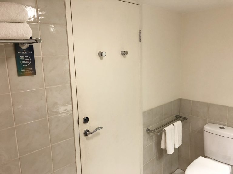 浴室(中からドア閉めた状態)